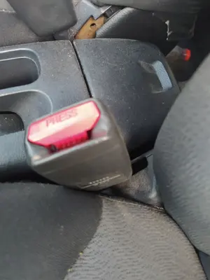 Foto de PRETENSOR AIRBAG IZQUIERDO NISSAN NOTE (E11E) 1.4 CAT (88 CV / 65 KW)