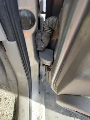 Foto de RETENEDOR PUERTA RENAULT SCENIC II 1.5 dCi Diesel (101 CV / 74 KW)