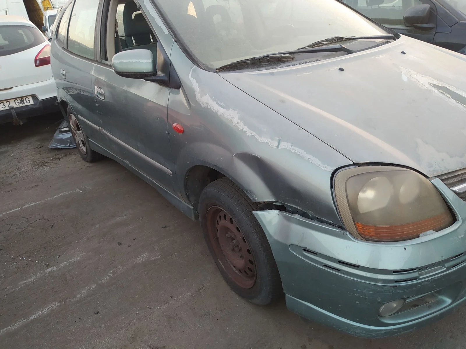 Foto de FARO ANTINIEBLA DERECHO NISSAN ALMERA TINO (V10M) 1.8 16V CAT (114 CV / 84 KW)
