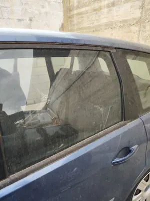 Foto de LUNA TRASERA IZQUIERDA FORD FOCUS C-MAX (CAP)(2003) 1.8 TDCi Turbodiesel CAT (116 CV / 85 KW) referencia 1226721 foto 4