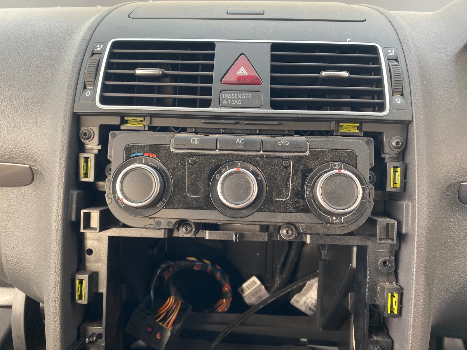 Foto de MANDO CALEFACCION / AIRE ACONDICIONADO VOLKSWAGEN TOURAN (1T3) 1.6 TDI DPF (105 CV / 77 KW) referencia 5K0907044HAZJU