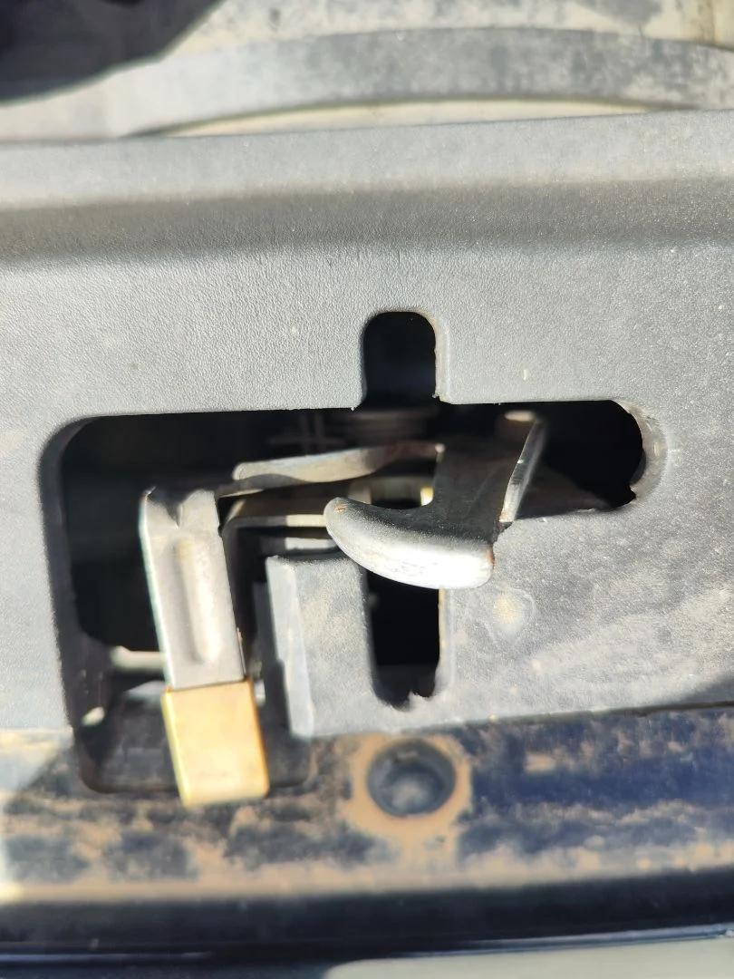 Foto de CERRADURA CAPO VOLVO V50 FAMILIAR 2.0 Diesel CAT (136 CV / 100 KW)