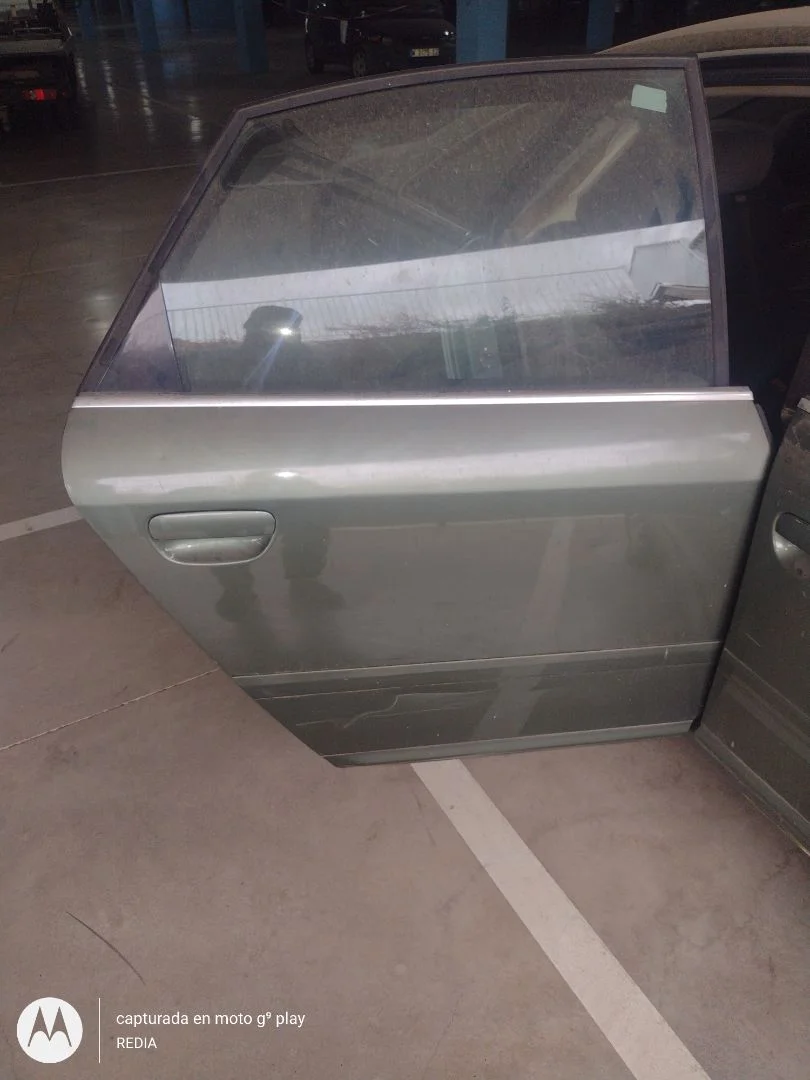 Foto de PUERTA TRASERA DERECHA AUDI A6 BERLINA (4B2) 1.9 TDI (131 CV / 96 KW)