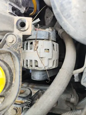 Foto de ALTERNADOR RENAULT CLIO III 1.2 16V (75 CV / 55 KW)