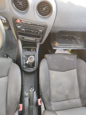 Foto de CONSOLA CENTRAL SEAT CORDOBA BERLINA (6L2) 1.9 TDI (131 CV / 96 KW)