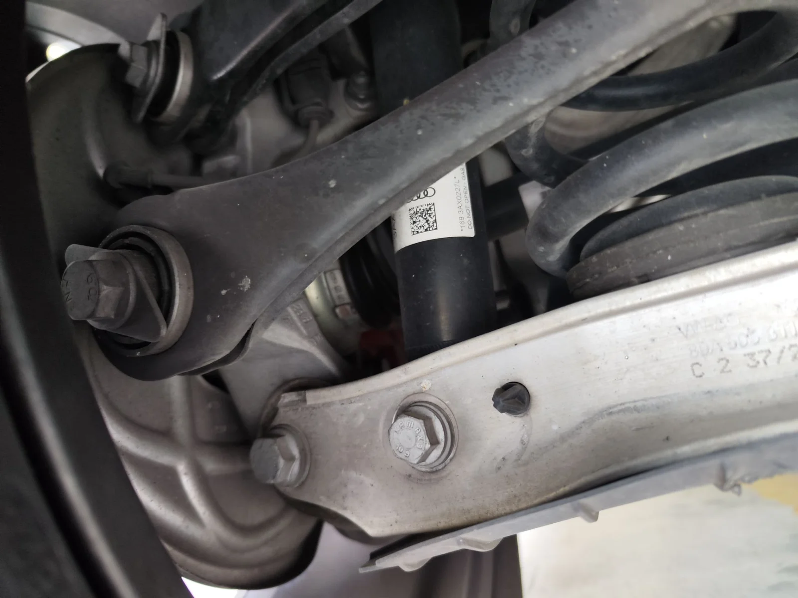 Foto de BIELETA ESTABILIZADORA TRASERA IZQUIERDA AUDI Q5 FYG Híbrido 220 kW (2.0 Ltr. - 195 kW TFSI) (299 CV / 220 KW)