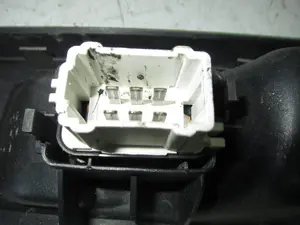 Foto de MANDO ELEVALUNAS DELANTERO DERECHO RENAULT CLIO II FASE II (B/CB0) 1.2 (58 CV / 43 KW) referencia 8200084005 foto 5