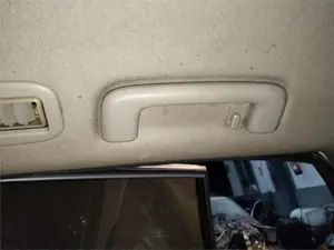 Foto de ASIDERO TECHO TRASERO DERECHO MITSUBISHI GRANDIS (NA0W)