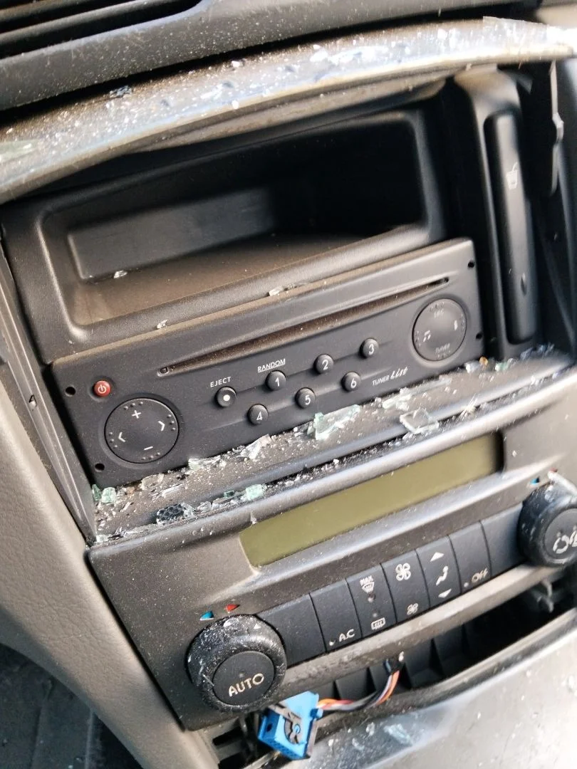 Foto de SISTEMA AUDIO / RADIO CD RENAULT LAGUNA II (BG0) 1.9 dCi Diesel CAT (101 CV / 74 KW)