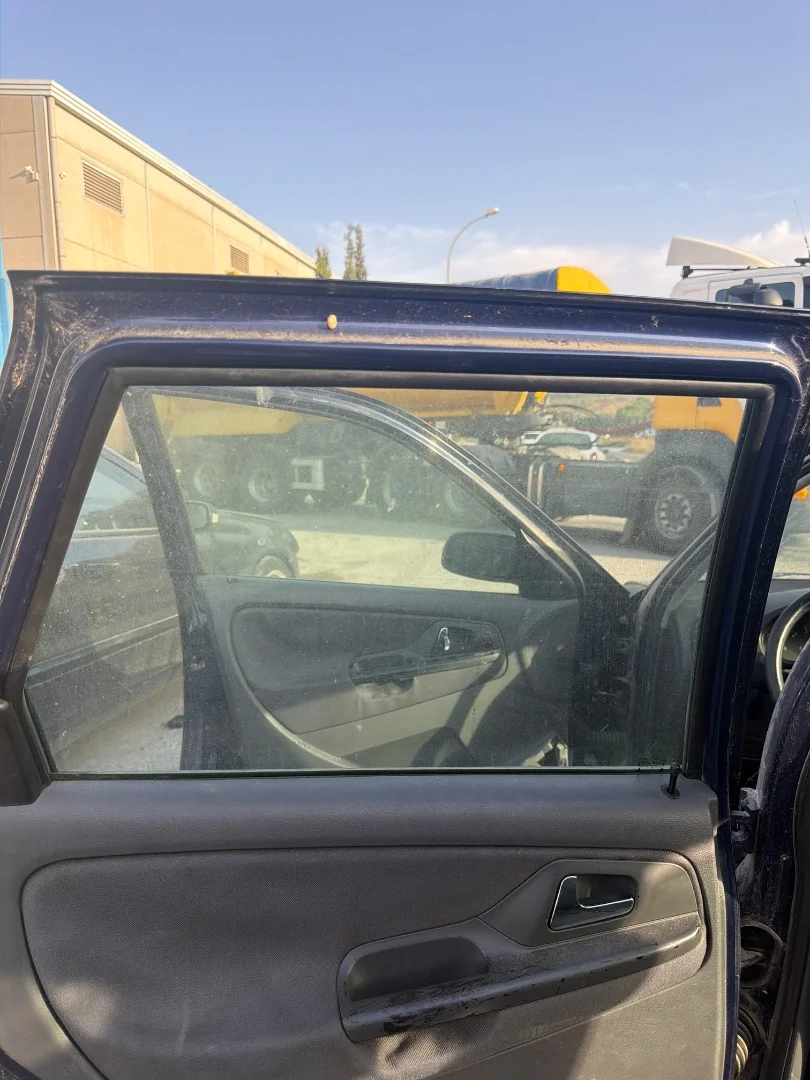 Foto de LUNA TRASERA IZQUIERDA SEAT CORDOBA BERLINA (6K2)