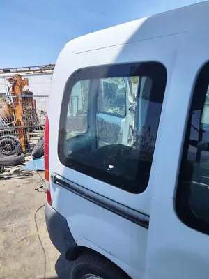 Foto de LUNA CUSTODIA TRASERA DERECHA RENAULT KANGOO I (F/KC0) 1.9 dCi Diesel CAT (84 CV / 62 KW)