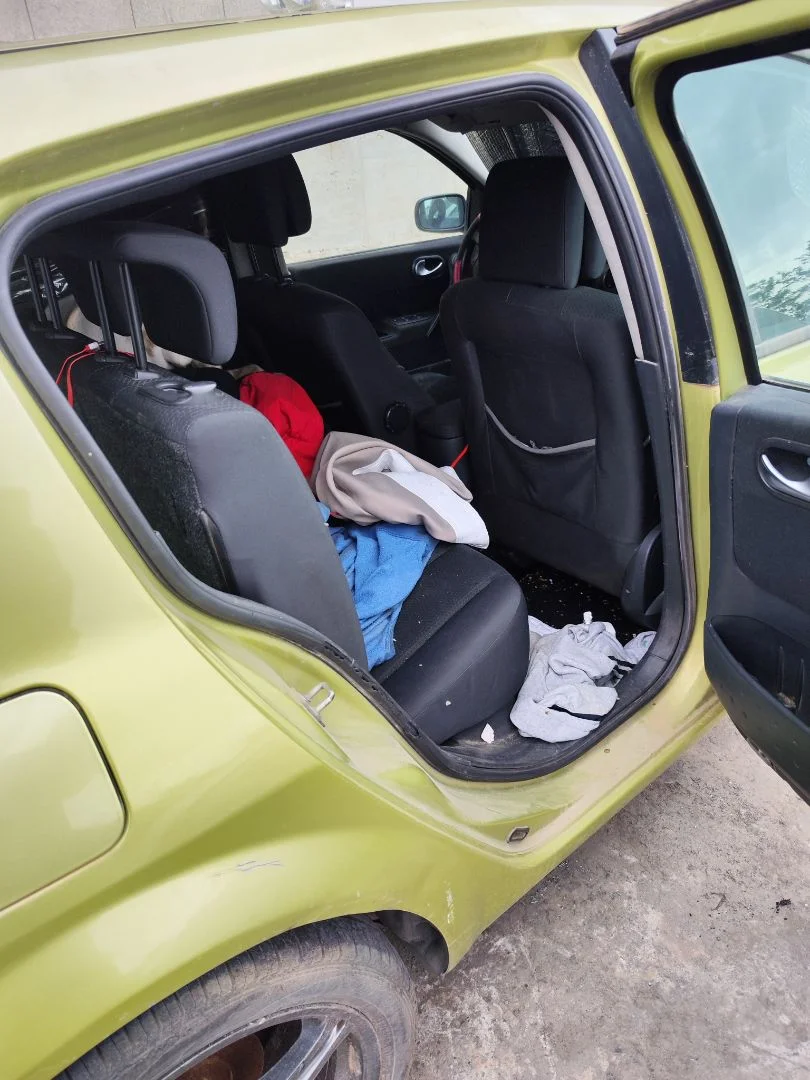 Foto de GOMAS CONTORNO PUERTA RENAULT MEGANE II BERLINA 5P 1.6 CAT (113 CV / 83 KW)