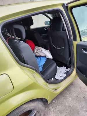Foto de GOMAS CONTORNO PUERTA RENAULT MEGANE II BERLINA 5P 1.6 CAT (113 CV / 83 KW)