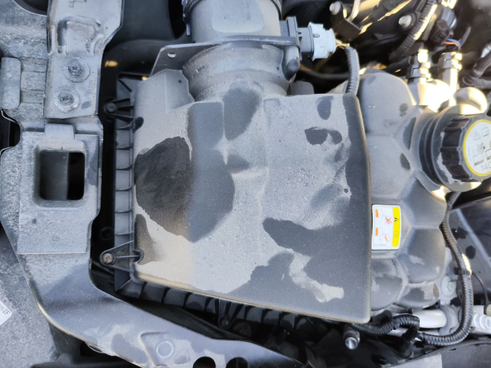 Foto de CAJA FILTRO AIRE JAGUAR F-PACE 3.0 V6 Diesel CAT (301 CV / 221 KW) referencia GX739600DB