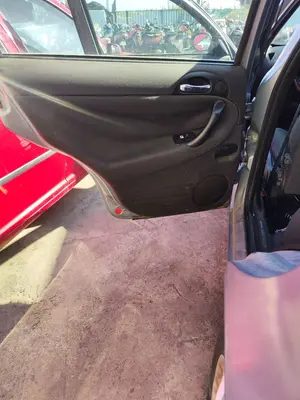 Foto de GUARNECIDO PUERTA TRASERA IZQUIERDA ALFA ROMEO 147 (190) 1.9 JTD CAT (110 CV / 81 KW)