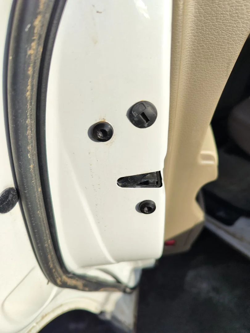 Foto de CERRADURA PUERTA TRASERA IZQUIERDA AUDI Q7 (4L) 3.0 V6 24V TDI (233 CV / 171 KW)