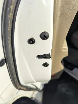 Foto de CERRADURA PUERTA TRASERA IZQUIERDA AUDI Q7 (4L) 3.0 V6 24V TDI (233 CV / 171 KW)