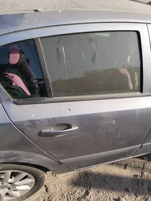 Foto de PUERTA TRASERA DERECHA OPEL ASTRA H BERLINA
