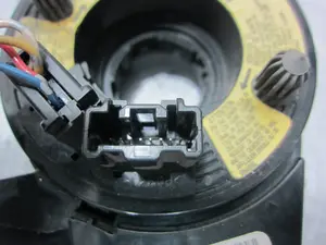 Foto de ANILLO AIRBAG MAZDA 3 BERLINA (BK) 1.6 CD Diesel CAT (109 CV / 80 KW) referencia BP4L661S1 foto 3