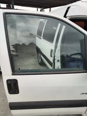 Foto de LUNA DELANTERA DERECHA CITROEN JUMPY 2.0 HDi CAT (RHX / DW10BTED) (94 CV / 69 KW)