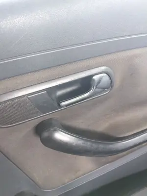 Foto de MANETA INTERIOR TRASERA DERECHA SEAT CORDOBA BERLINA (6L2) 1.9 SDI (64 CV / 47 KW) referencia 6L4839114J FKZ