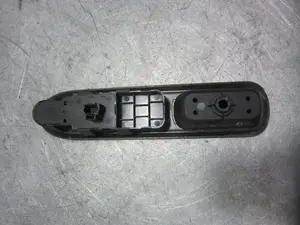 Foto de MANDO ELEVALUNAS DELANTERO IZQUIERDO PEUGEOT 407 SW 2.0 16V CAT (136 CV / 100 KW) referencia 53269706 foto 4