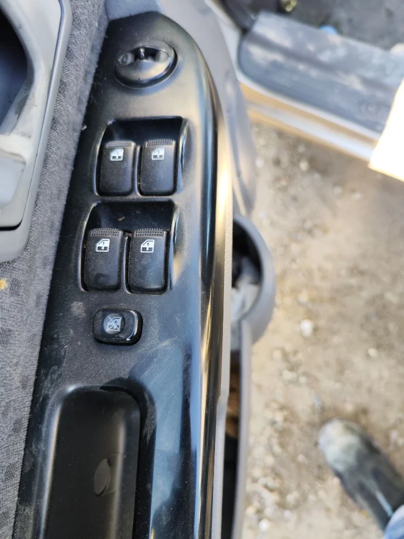 Foto de MANDO ELEVALUNAS DELANTERO IZQUIERDO KIA CARENS (RS) 1.8 16V CAT (126 CV / 93 KW)