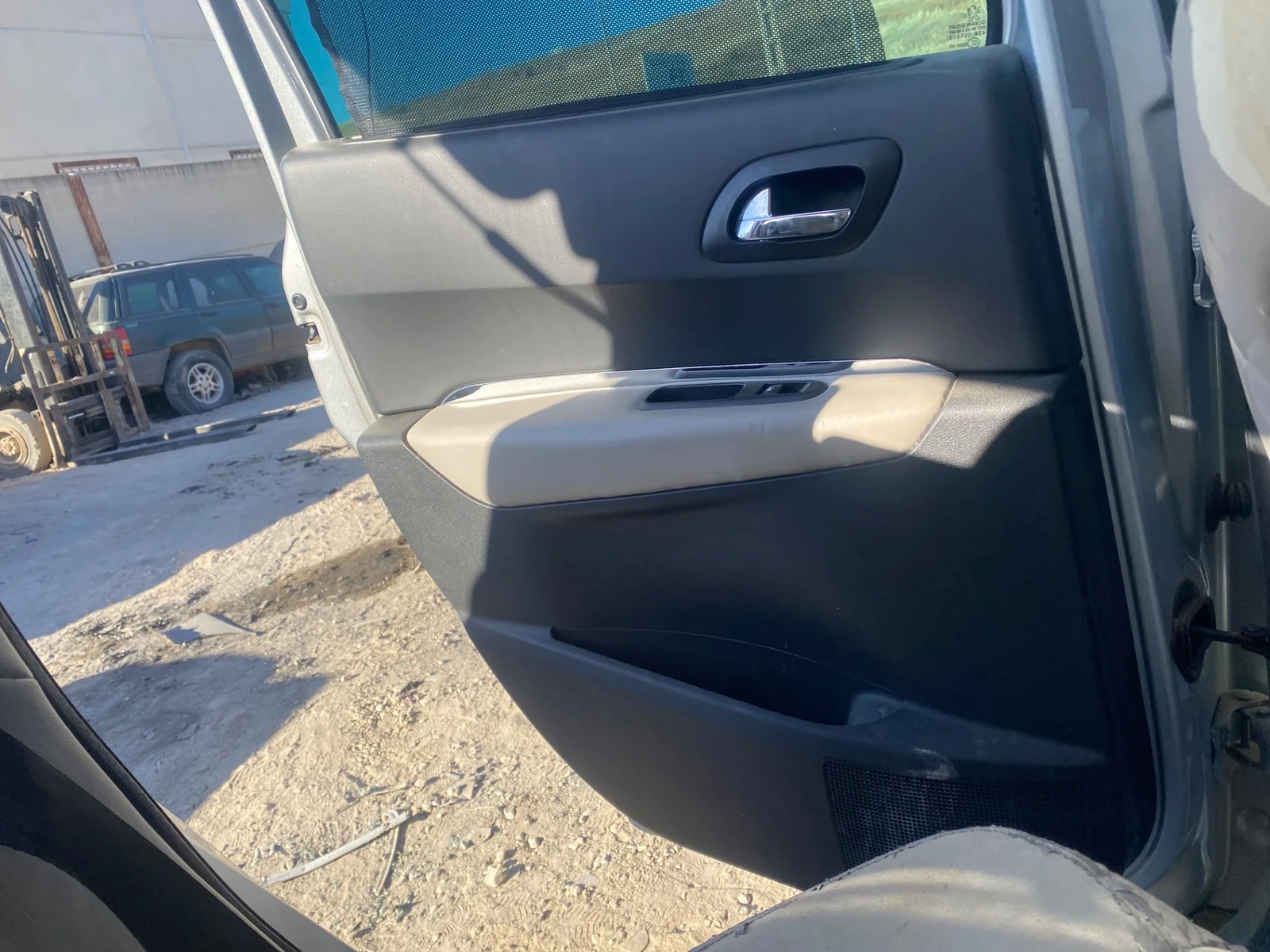 Foto de GUARNECIDO PUERTA TRASERA IZQUIERDA PEUGEOT 3008 1.6 16V (120 CV / 88 KW)