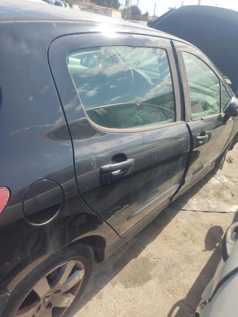 Foto de PUERTA TRASERA DERECHA PEUGEOT 308 1.6 HDi FAP CAT (9HZ / DV6TED4) (109 CV / 80 KW) referencia 9008S1