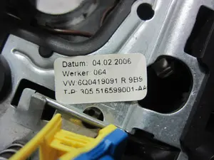Foto de VOLANTE VOLKSWAGEN POLO V (6C1) 1.0 (75 CV / 55 KW) referencia 6Q0419091 foto 2