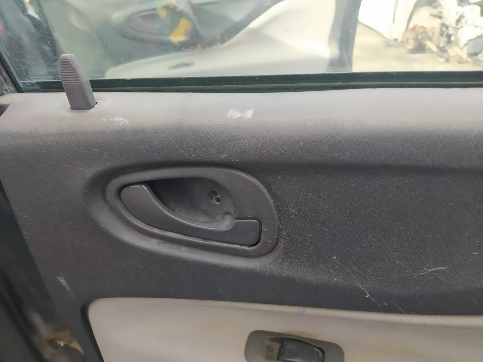 Foto de MANETA INTERIOR TRASERA DERECHA MITSUBISHI SPACE STAR (DG0) 1.6 CAT (98 CV / 72 KW)