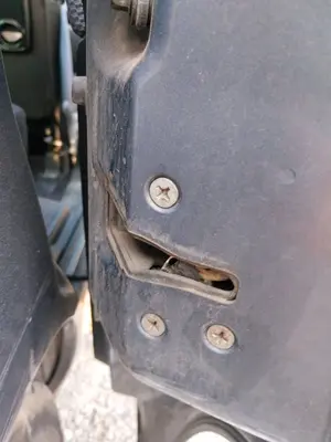 Foto de CERRADURA PUERTA TRASERA DERECHA MAZDA 5 BERLINA (CR)