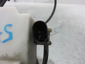 Foto de CERRADURA PUERTA TRASERA DERECHA SEAT CORDOBA BERLINA (6K2) 1.9 SDI (68 CV / 50 KW) referencia 6K4839016G foto 2