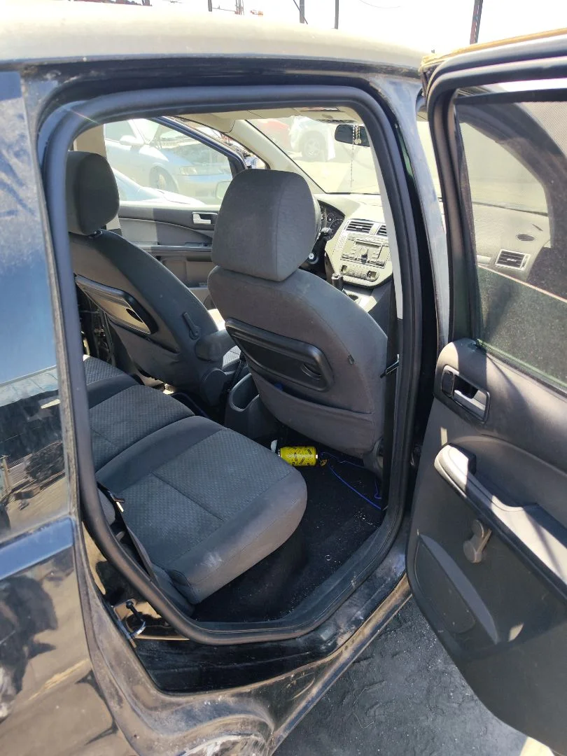 Foto de GOMAS CONTORNO PUERTA FORD FOCUS C-MAX (CAP)(2003) 1.6 TDCi CAT (90 CV / 66 KW)