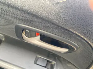 Foto de MANETA INTERIOR TRASERA IZQUIERDA SUZUKI GRAND VITARA (JB/JT) 2.0 16V CAT (140 CV / 103 KW) referencia 83130-65J10-BWJ