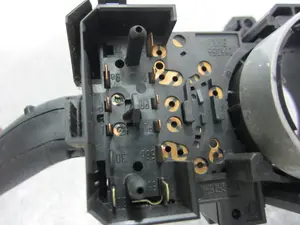 Foto de MANDO MULTIFUNCION AUDI A3 (8L) 1.9 TDI (90 CV / 66 KW) referencia 8L0953513G foto 4