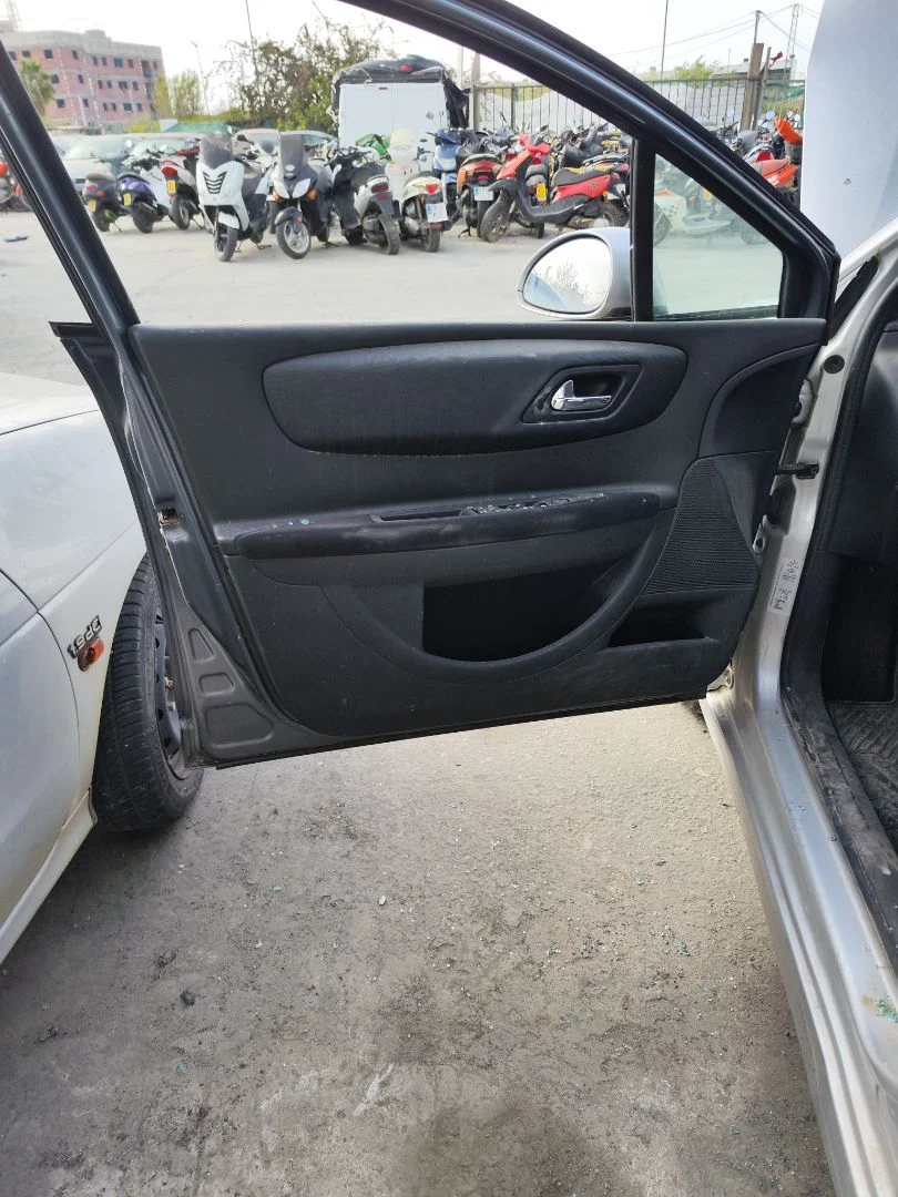 Foto de GUARNECIDO PUERTA DELANTERA IZQUIERDA CITROEN C4 BERLINA 1.6 16V HDi (90 CV / 66 KW)