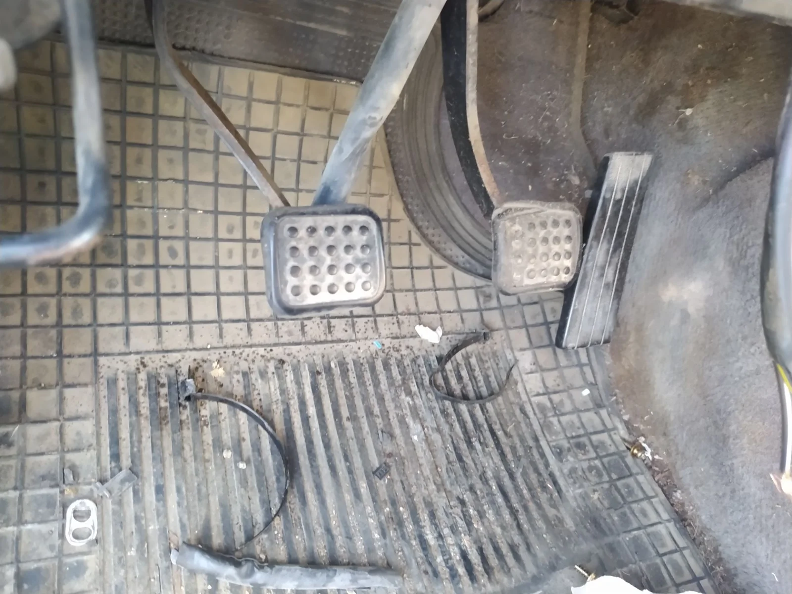 Foto de PEDAL EMBRAGUE MITSUBISHI MONTERO (V20/V40) 2.5 Turbodiesel (99 CV / 73 KW)