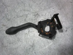 Foto de MANDO LIMPIA VOLKSWAGEN GOLF III (1H1)(11.1991) 1.9 TDI (90 CV / 66 KW) referencia 1H6953503AA foto 3