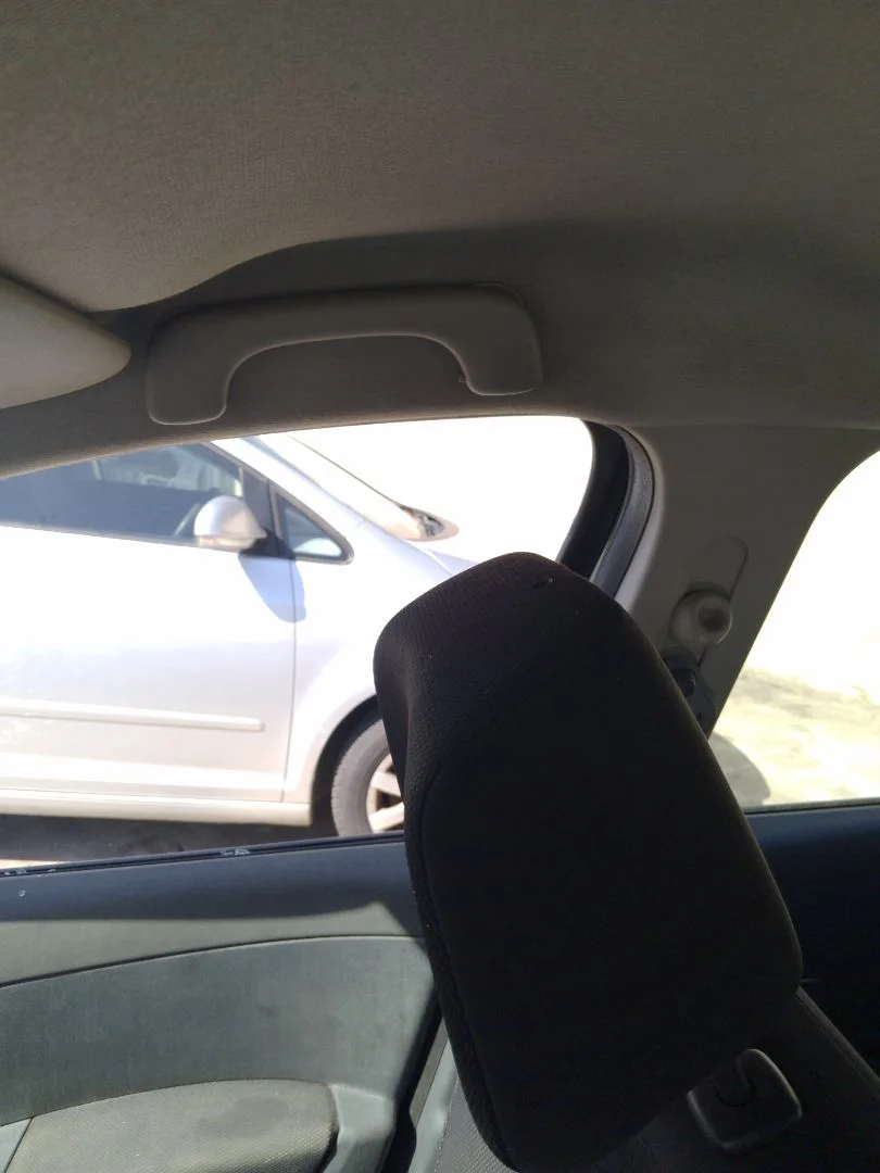 Foto de ASIDERO TECHO DELANTERO DERECHO RENAULT CLIO III 1.4 16V (98 CV / 72 KW)