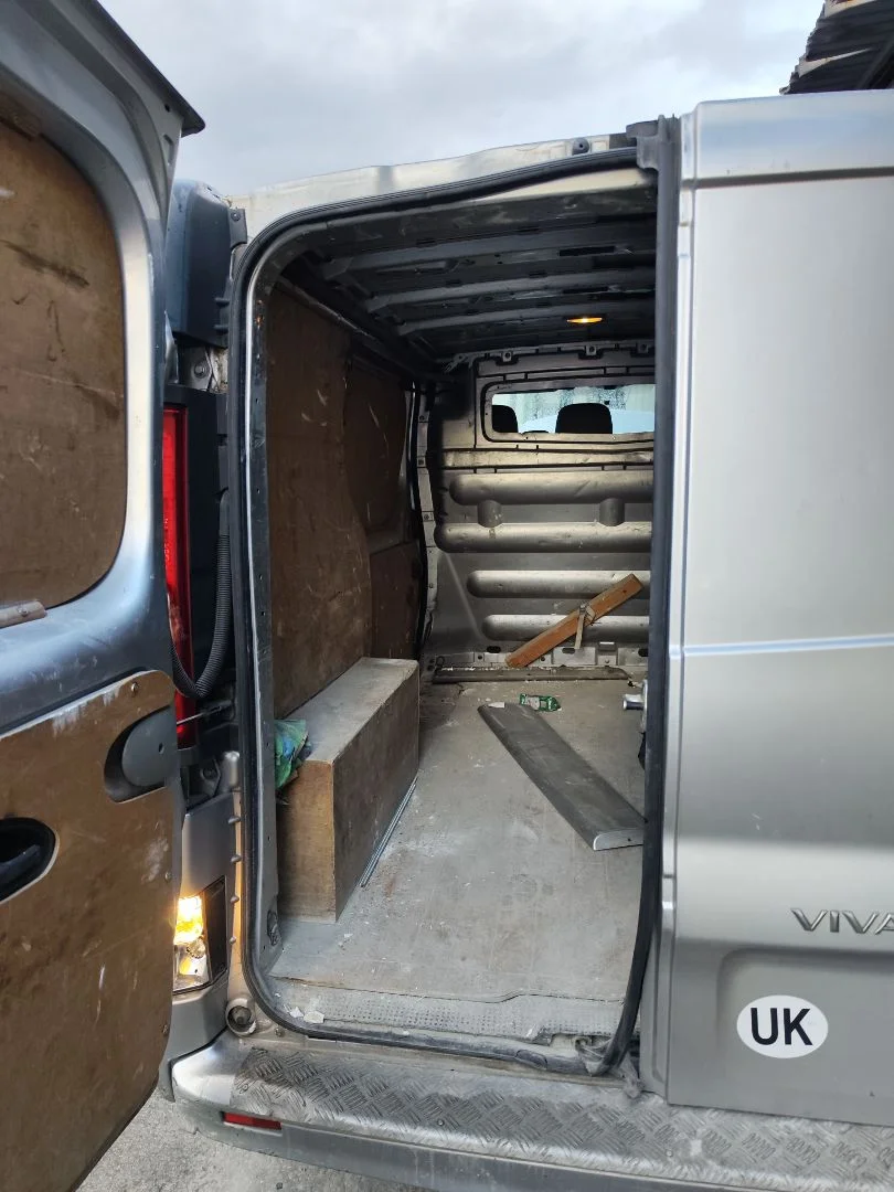 Foto de GOMAS CONTORNO PUERTA OPEL VIVARO FURGÓN/COMBI 2.0 16V CDTI (114 CV / 84 KW)