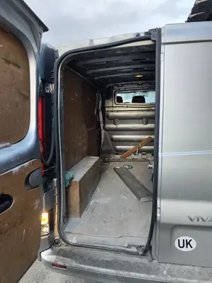 Foto de GOMAS CONTORNO PUERTA OPEL VIVARO FURGÓN/COMBI 2.0 16V CDTI (114 CV / 84 KW)