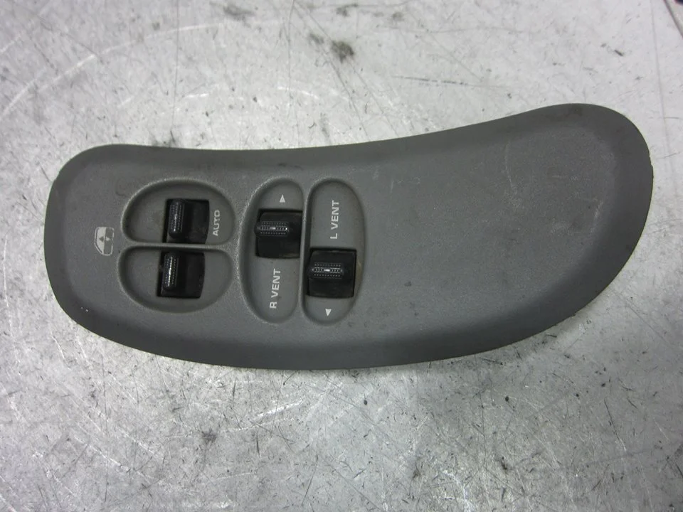 Foto de MANDO ELEVALUNAS DELANTERO DERECHO CHRYSLER VOYAGER (RG) referencia 04685780AB