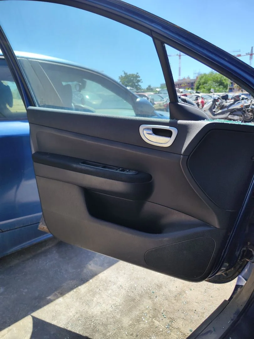Foto de GUARNECIDO PUERTA DELANTERA IZQUIERDA PEUGEOT 307 BERLINA (S2) 1.4 16V CAT (KFU / ET3J4) (88 CV / 65 KW)