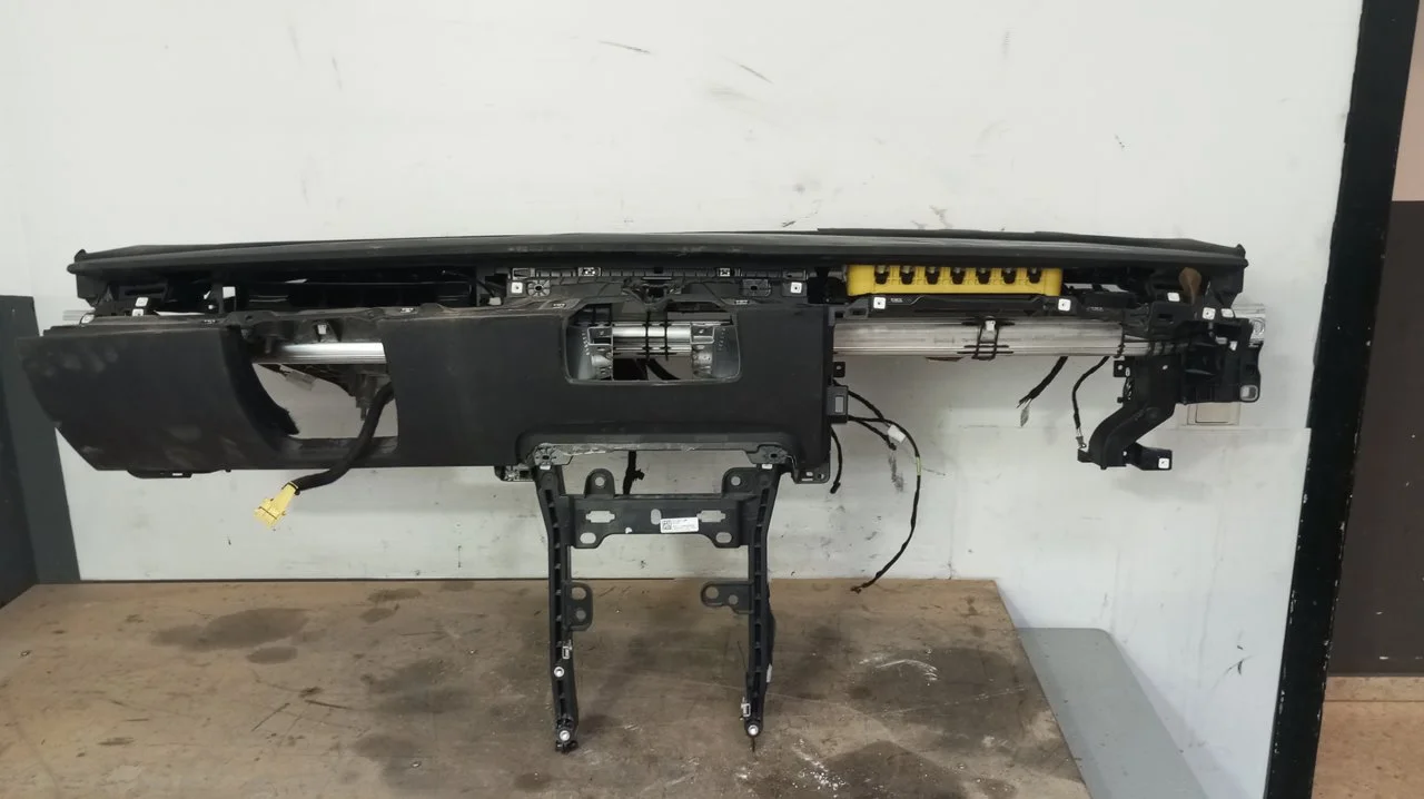 Foto de SALPICADERO TESLA MODEL 3 eléctrico 258 kW (cont. 153 kW) (350 CV / 258 KW) referencia 2019473X