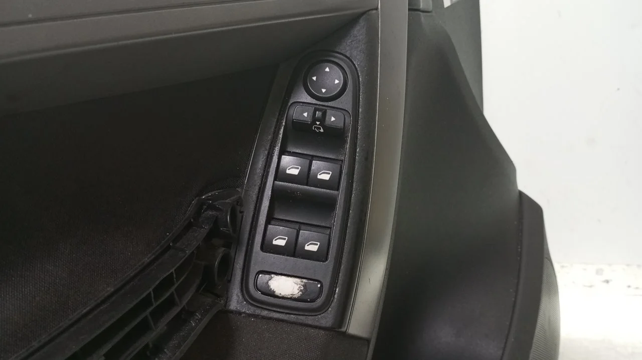 Foto de MANDO ELEVALUNAS DELANTERO IZQUIERDO CITROEN C4 PICASSO 1.6 16V HDi FAP (109 CV / 80 KW) referencia 96639383ZD