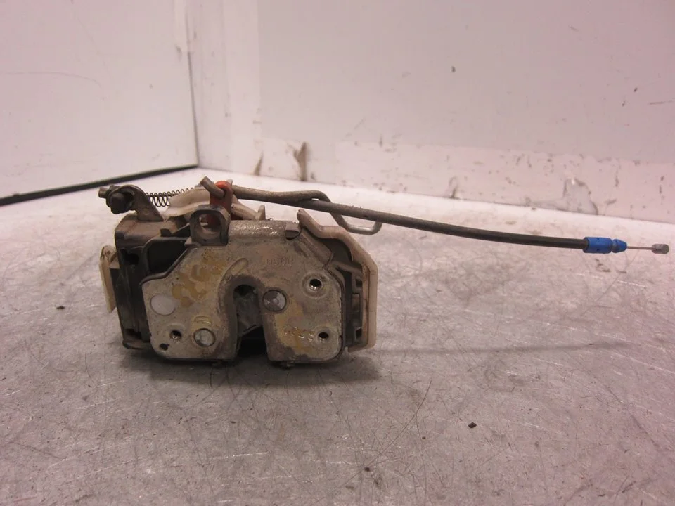 Foto de CERRADURA PUERTA DELANTERA IZQUIERDA CITROEN NEMO 1.4 HDi (68 CV / 50 KW) referencia 1354557080