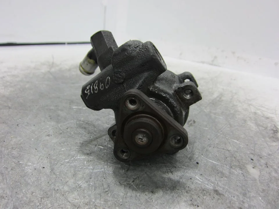 Foto de BOMBA DIRECCION FORD ESCORT BERL./TURNIER 1.6 16V CAT (90 CV / 66 KW)