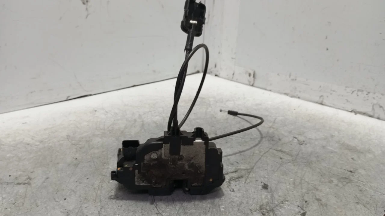 Foto de CERRADURA PUERTA TRASERA DERECHA RENAULT CLIO III 1.2 16V (75 CV / 55 KW) referencia 300129