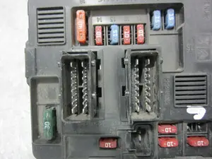 Foto de NO IDENTIFICADO PEUGEOT PARTNER (S2) 1.9 Diesel (69 CV / 51 KW) referencia 965061858000 foto 4